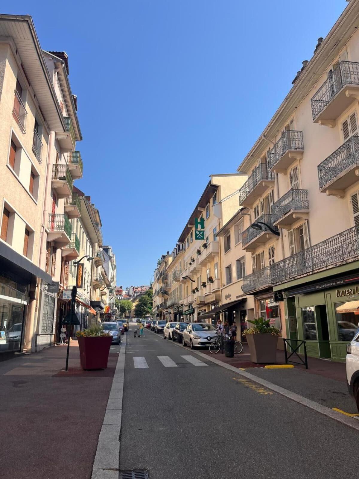 Apartment Le Floraline-au Coeur D'aix Les Bains - 3 *